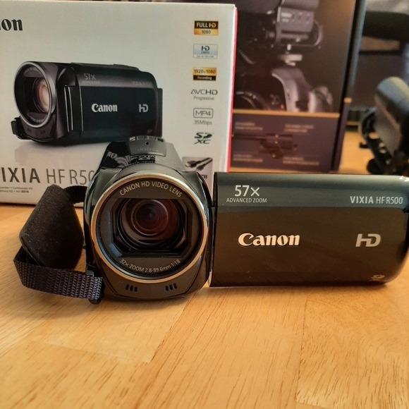 VIXIA HF R500 CANON CAM W/ MIC - Picture 3 of 8